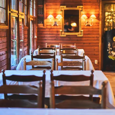 & Restaurant Rhoenhaeuschen Hotell *