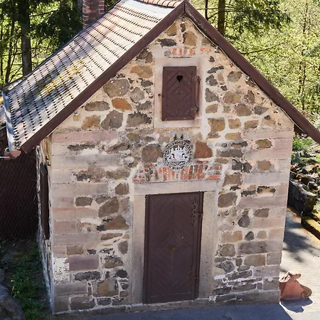 & Restaurant Rhoenhaeuschen
